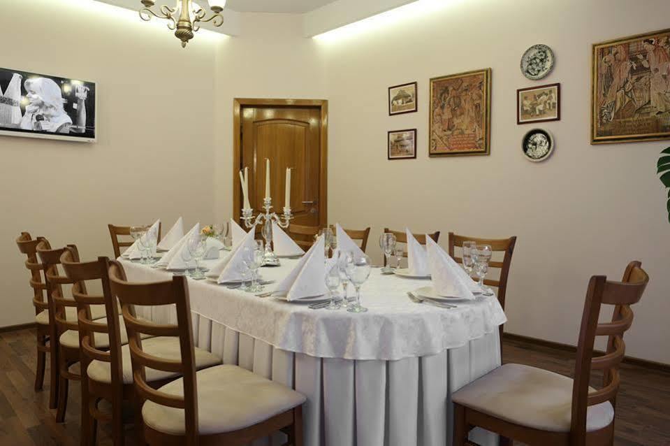 Hotel Bachus คีชีเนา ภายนอก รูปภาพ
